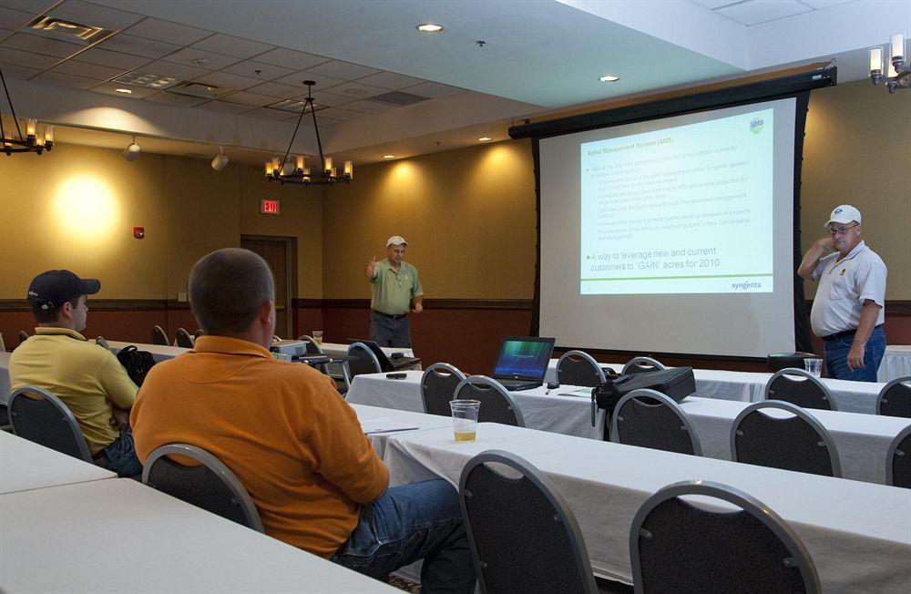 Holiday Inn Hotel & Suites Owatonna Einrichtungen foto
